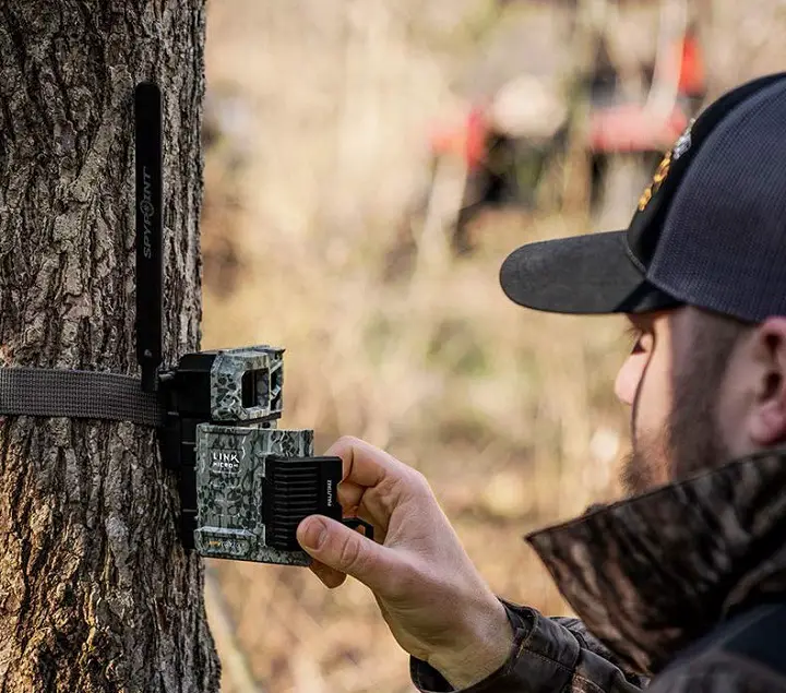 How Do Wireless and Cellular Trail Cameras Work
