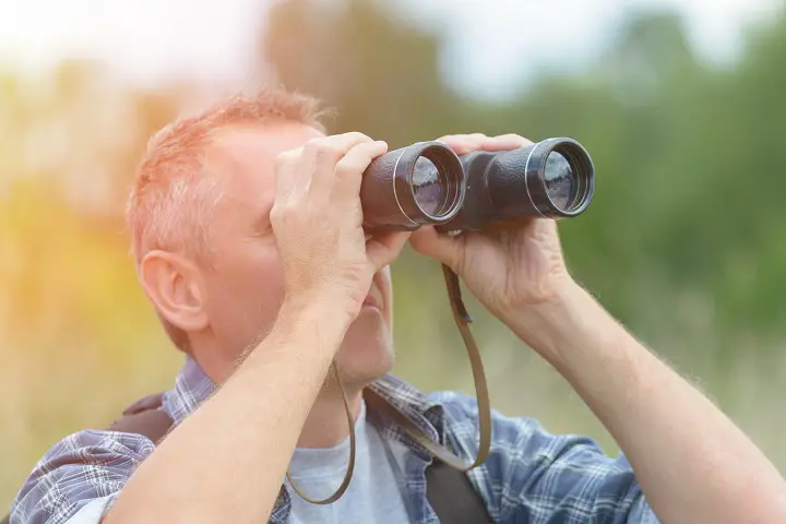 How to Use Compact Binoculars