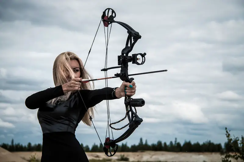 Woman shooting compound bow